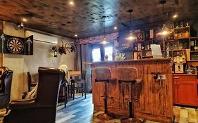 The Pub - Unique & Authentic Experience - Free Parking!, 5 Minutes From Airbus And The Mall Cribbs
